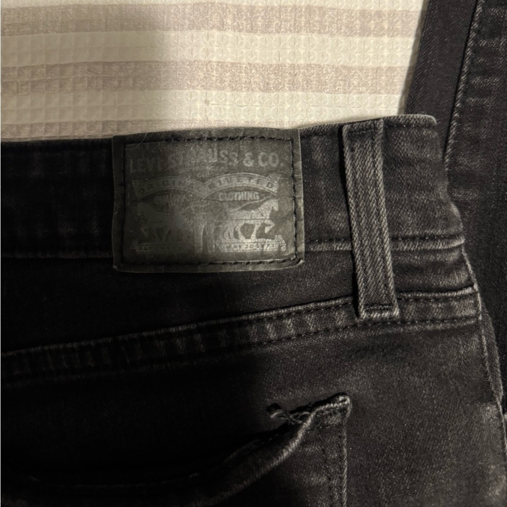 NWOT Levi’s 711 Skinny Women’s Black 32 Jeans - Picture 7 of 7